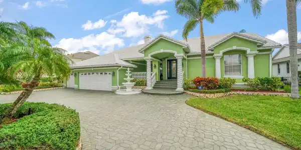 942 SYMPHONY ISLES BOULEVARD