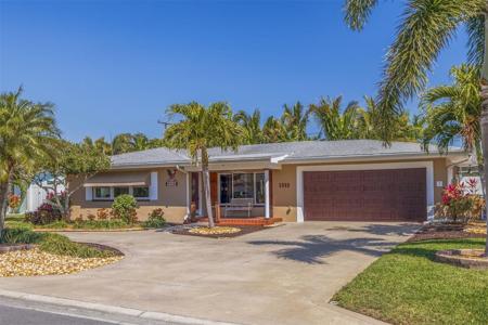 1322 ROBIN ROAD S