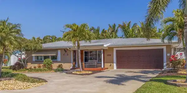 1322 ROBIN ROAD S