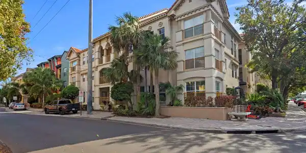 2440 W HORATIO STREET