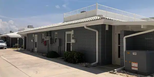 1205 TARPON CENTER DRIVE