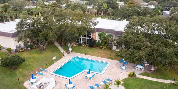 3800 Saxon DRIVE