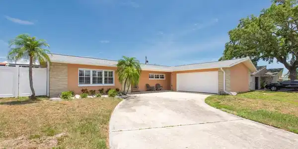 9591 COMMODORE DRIVE