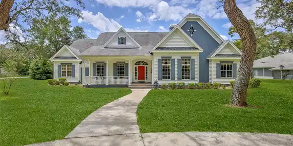 7512 OAK TREE LANE