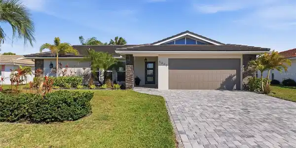 5424 PILOTS PLACE
