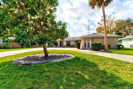 47 Fairway CIRCLE