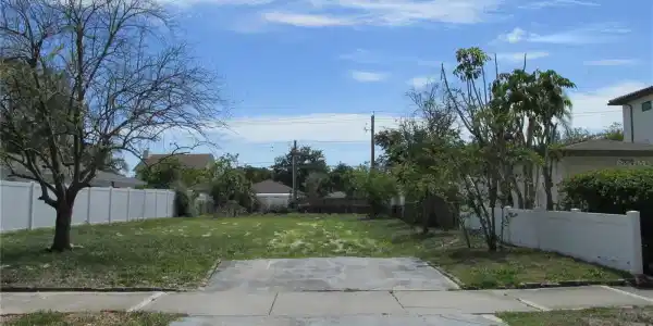 508 E DAVIS BOULEVARD