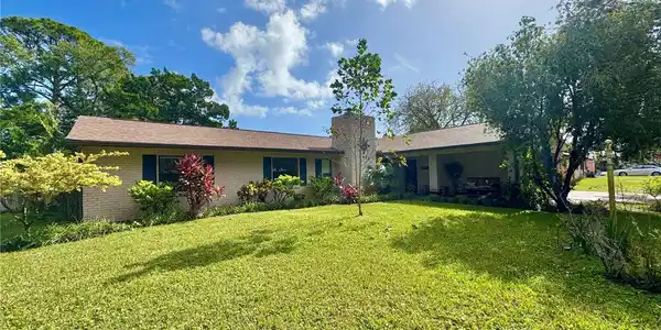 2211 QUEEN PALM DRIVE