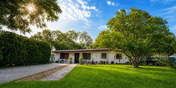 608 DIXIE LANE