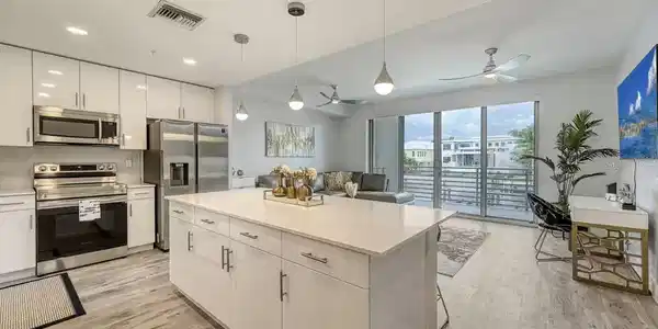 1709 N TAMIAMI TRAIL