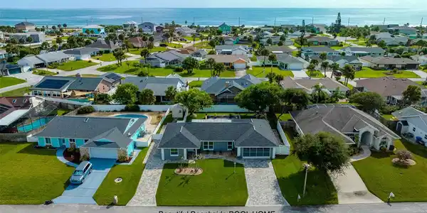 23 SEA HARBOR DRIVE W