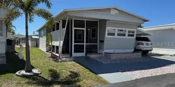 200 SOUTHWINDS DRIVE