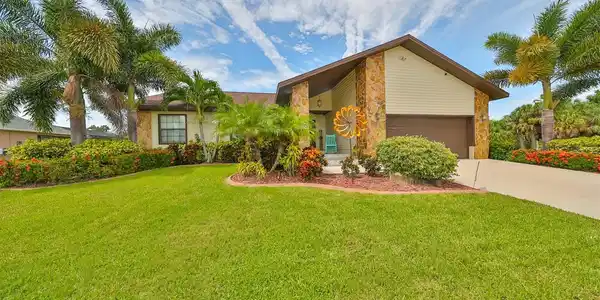 915 EAGLE LANE
