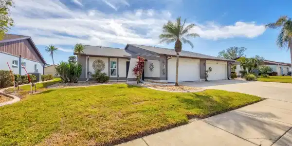 545 FOXWOOD BOULEVARD