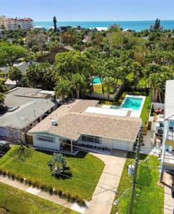 732 BAY ESPLANADE