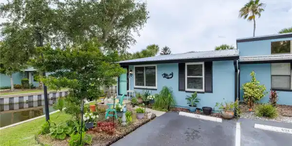 100 POINCIANA COVE COURT
