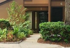 5 GREENBRIAR COURT