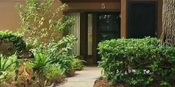 5 GREENBRIAR COURT
