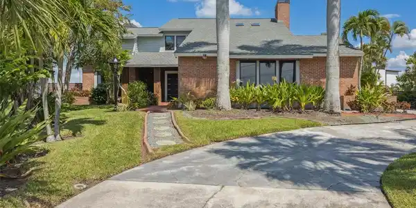 769 KINGSTON COURT