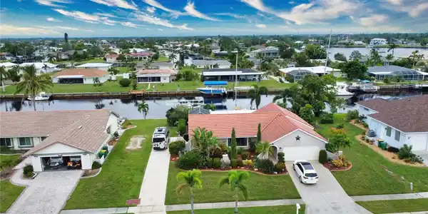234 FIELDS TERRACE SE