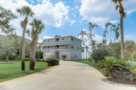 2424 BAY DRIVE
