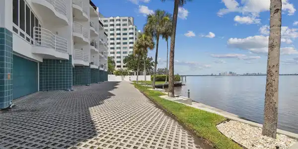 4950 BAYSHORE BOULEVARD