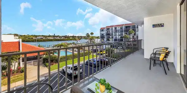 19111 VISTA BAY DRIVE