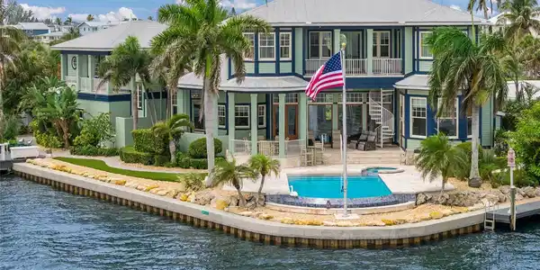 522 BAYVIEW DRIVE