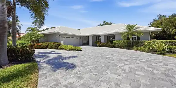 408 YACHT HARBOR DRIVE