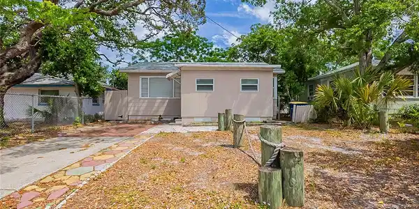 912 MAGNOLIA DRIVE