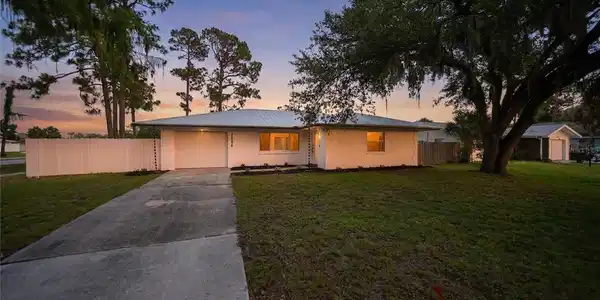 2506 LAKESHORE CIRCLE