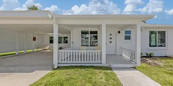 908 VILLAS DRIVE