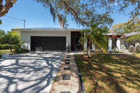 207 TIMBERLANE DRIVE
