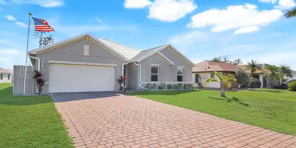 566 CORRIENTES CIRCLE