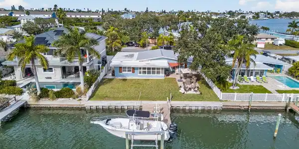 333 LA HACIENDA DRIVE