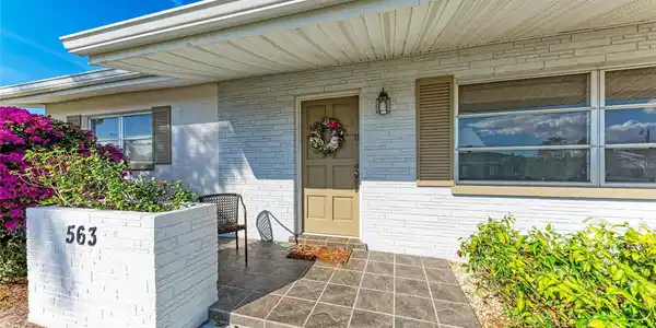563 OXFORD DRIVE
