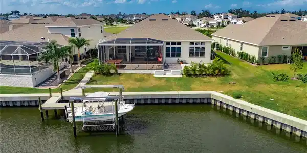 5975 BLAKENEY LOOP