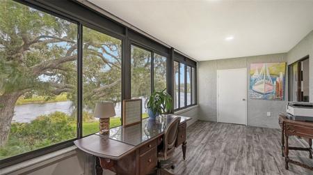 761 OAKVIEW DRIVE