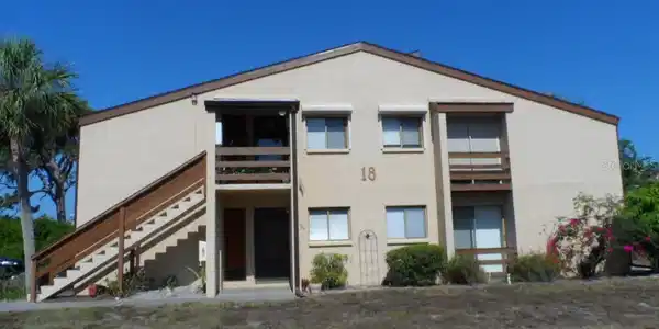 18 QUAILS RUN BOULEVARD