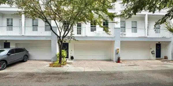 4529 BAY SPRING COURT