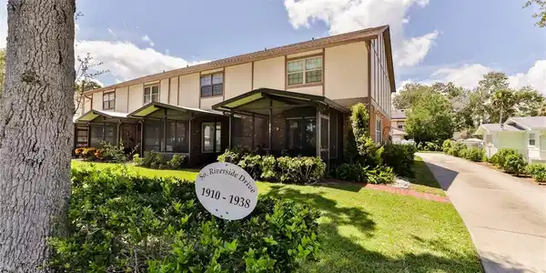 1922 S RIVERSIDE DRIVE