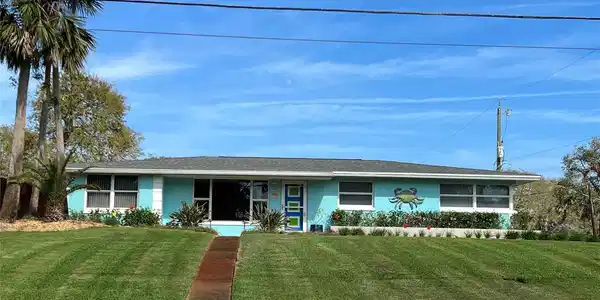 2211 Saxon DRIVE