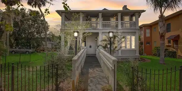 114 & 118 Live Oak STREET