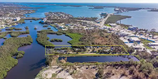 300 E BAY HEIGHTS ROAD
