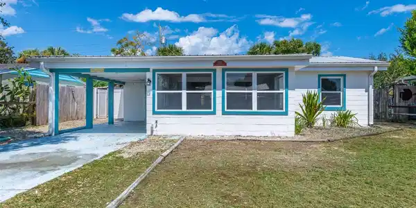 167 Laurie DRIVE