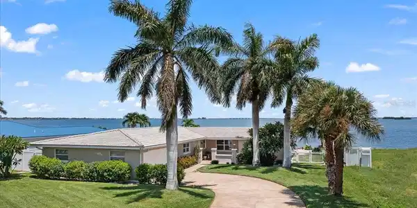 17 COUNTRY CLUB ROAD