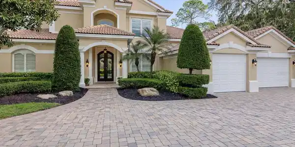 222 SAINT JAMES PARK