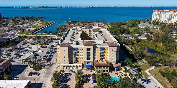 1064 N TAMIAMI TRAIL