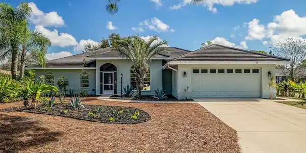 2262 LAKEWOOD LANE