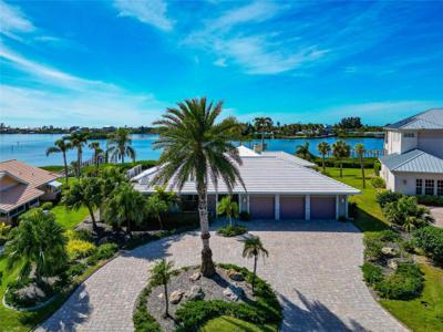 431 YACHT HARBOR DRIVE